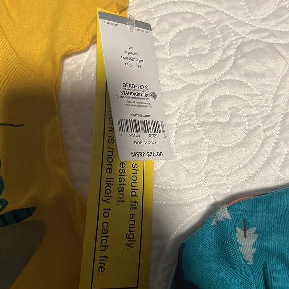 Carters 4 piece PJ set size 18 months - Picture 5 of 6